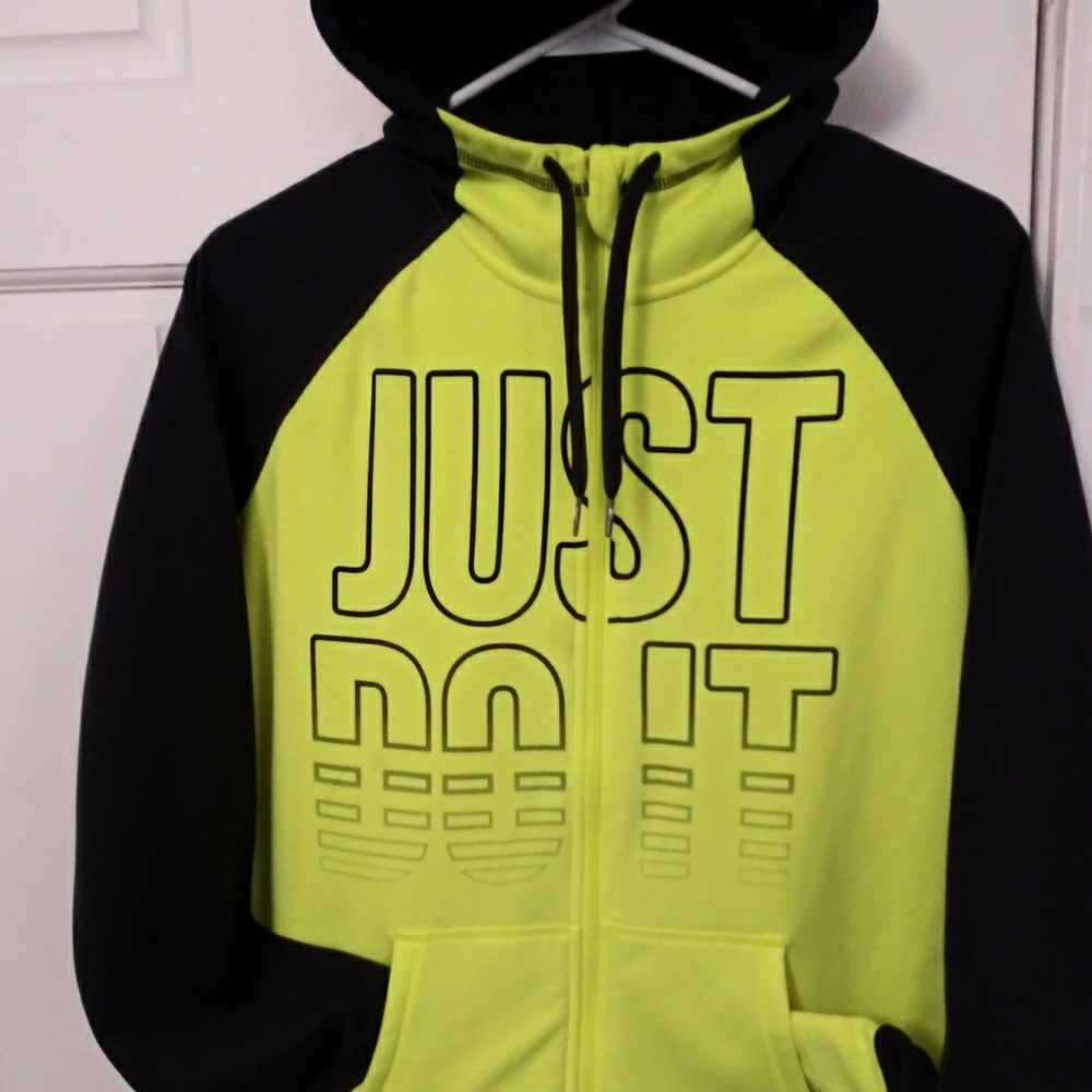 NWOT NIKE SWEATSHIRT